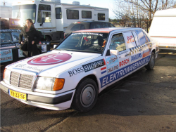 Deze auto staat vanmiddag te bewonderen bij 'T Roojse Huus